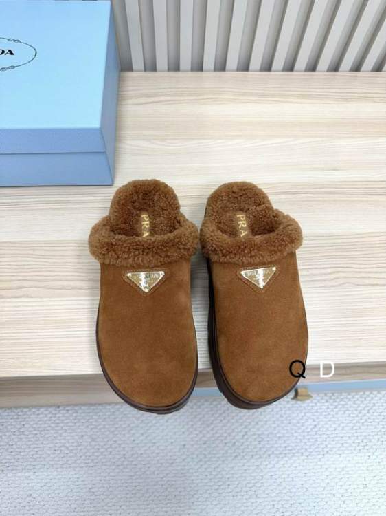 Picture of Prada Shoes _SKUPradasz35-40GDT110218947